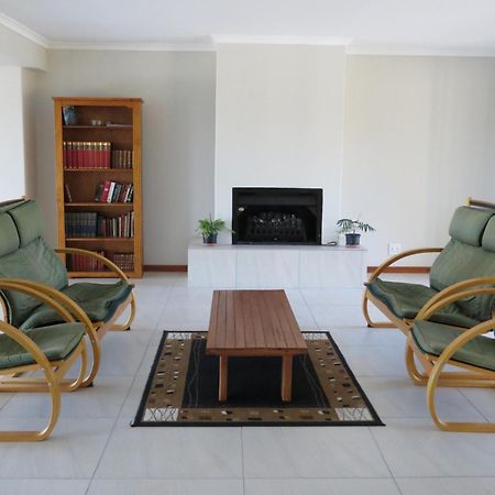 Cape Oasis Guesthouse Bloubergstrand Buitenkant foto