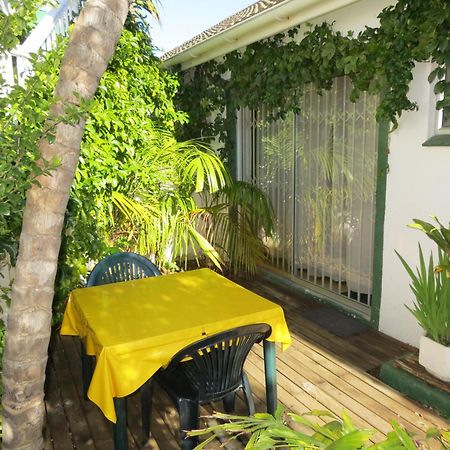 Cape Oasis Guesthouse Bloubergstrand Buitenkant foto