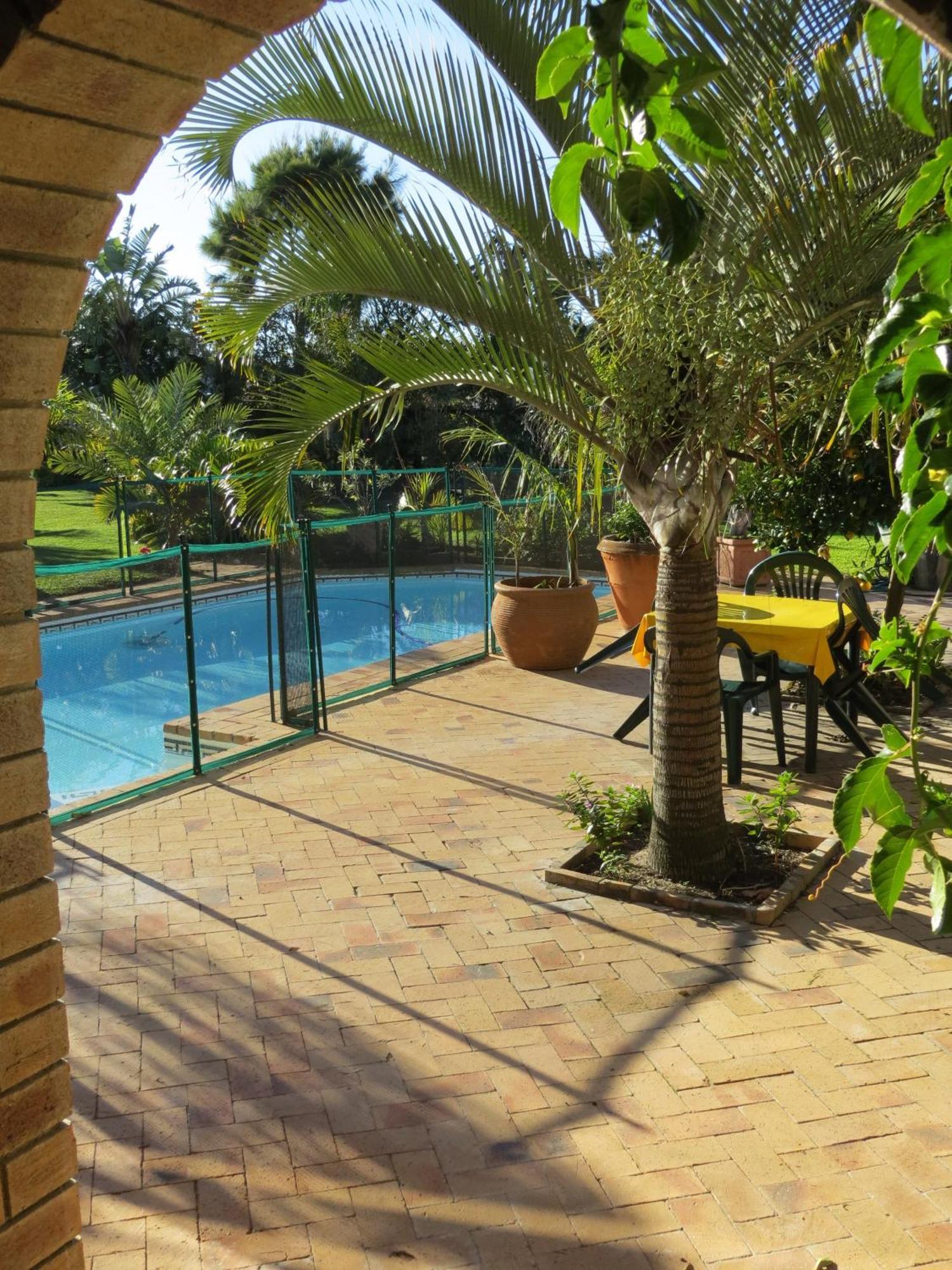 Cape Oasis Guesthouse Bloubergstrand Buitenkant foto