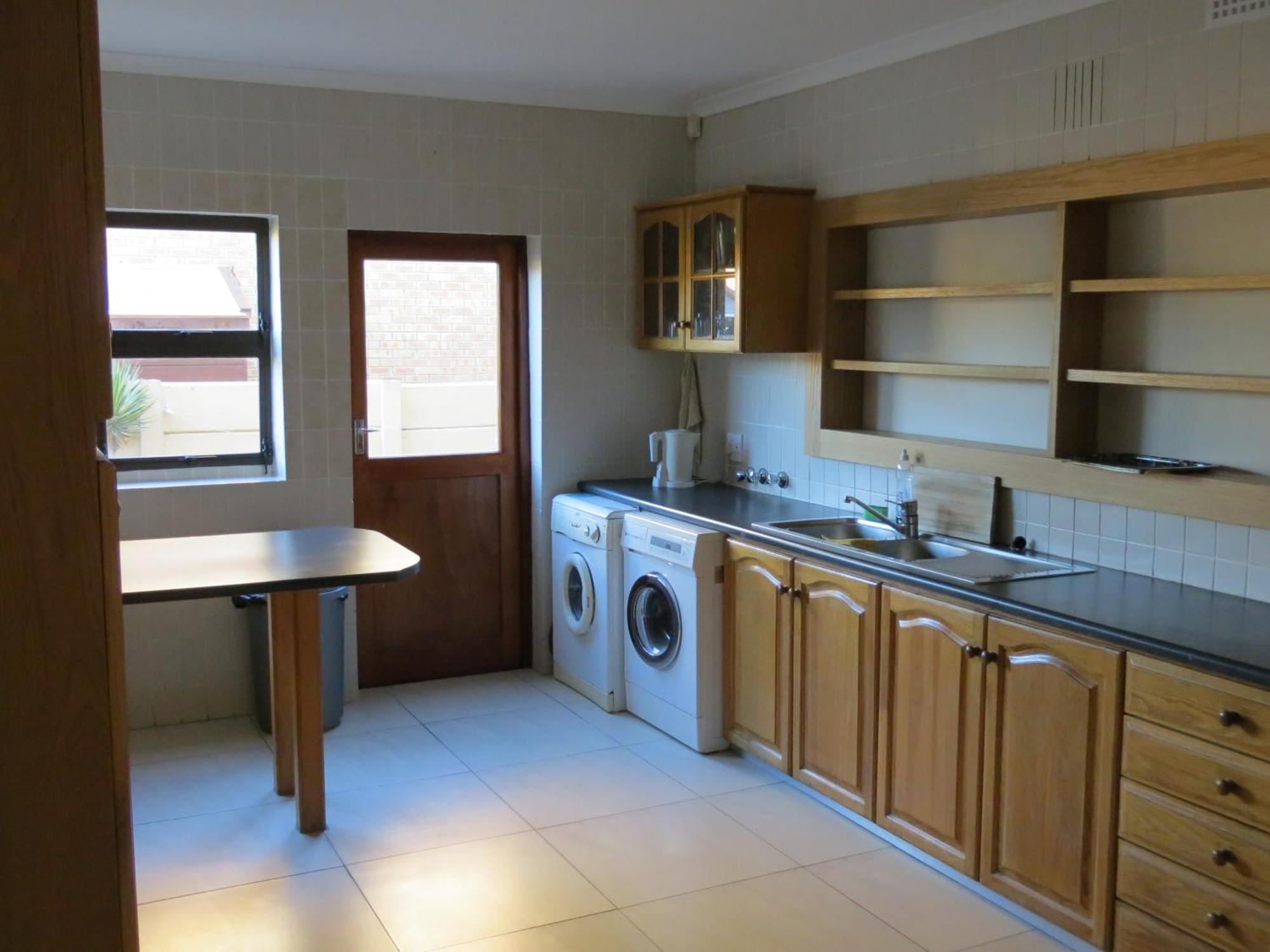 Cape Oasis Guesthouse Bloubergstrand Buitenkant foto