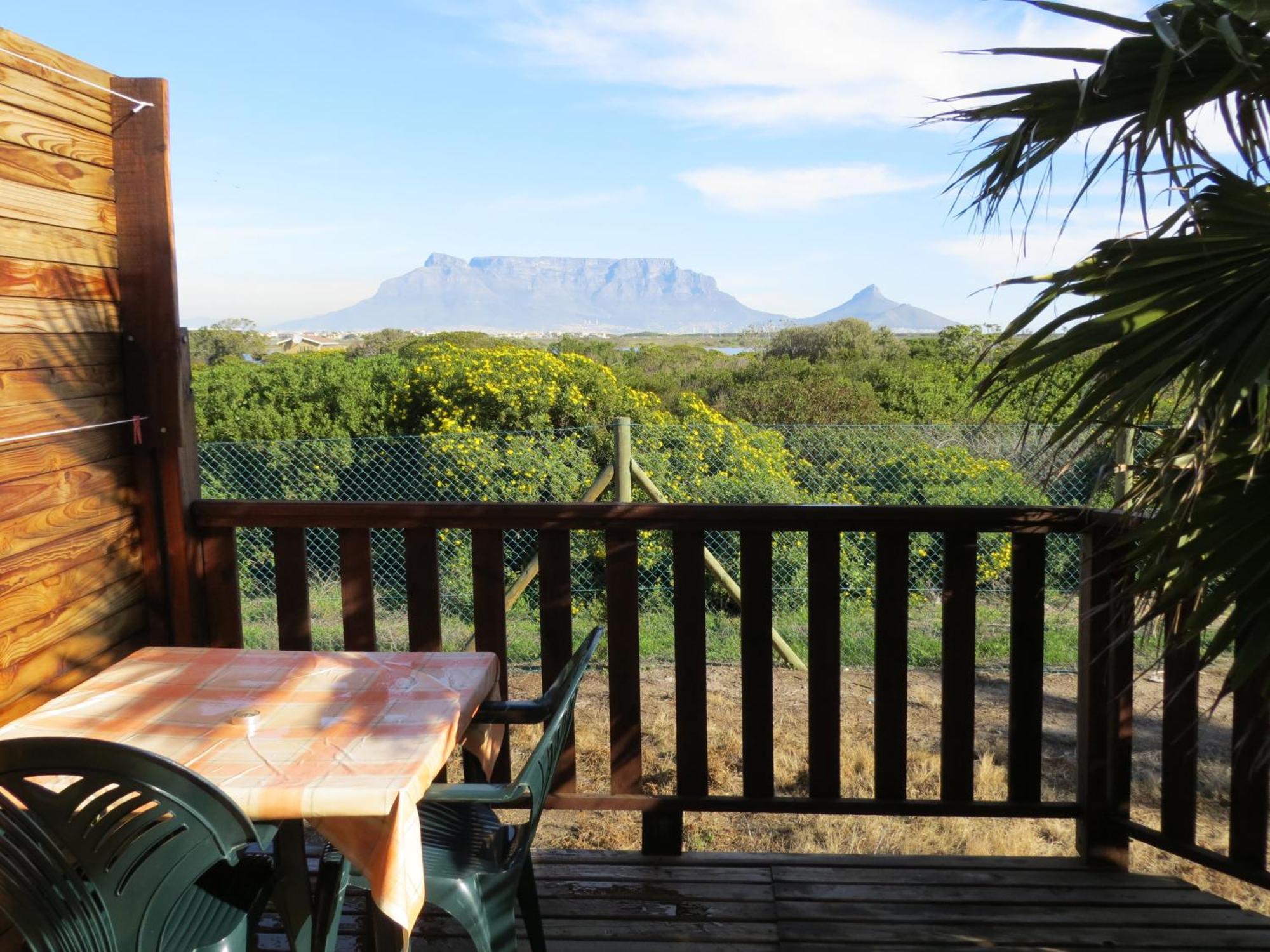 Cape Oasis Guesthouse Bloubergstrand Buitenkant foto