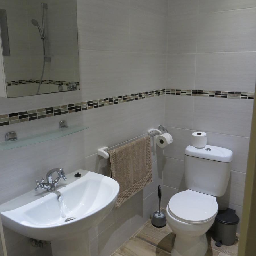 Cape Oasis Guesthouse Bloubergstrand Buitenkant foto
